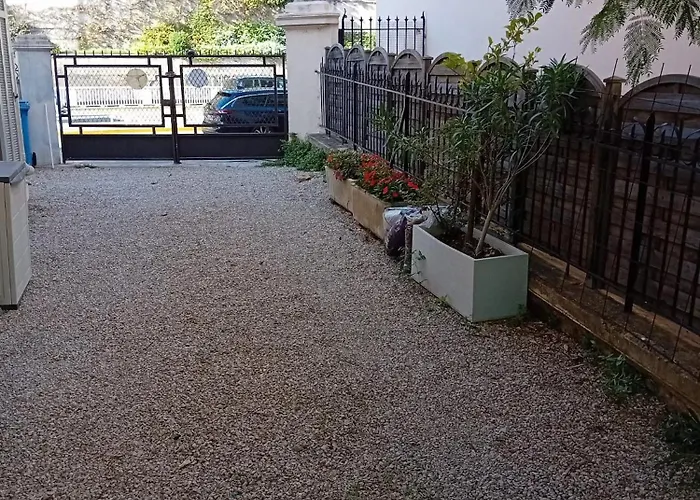 Un Rez De Jardin En Plein Centre