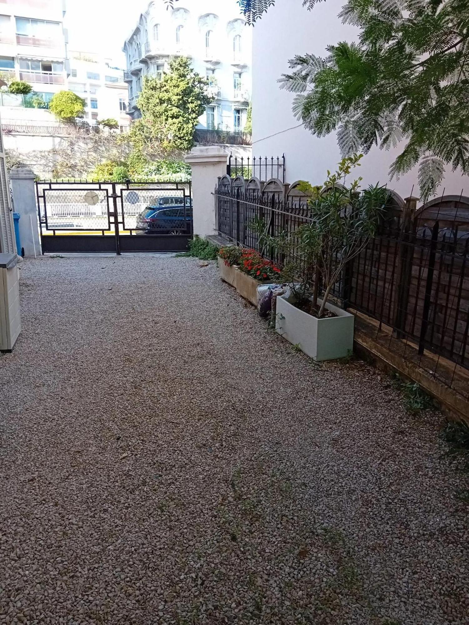 Un Rez De Jardin En Plein Centre * Cannes